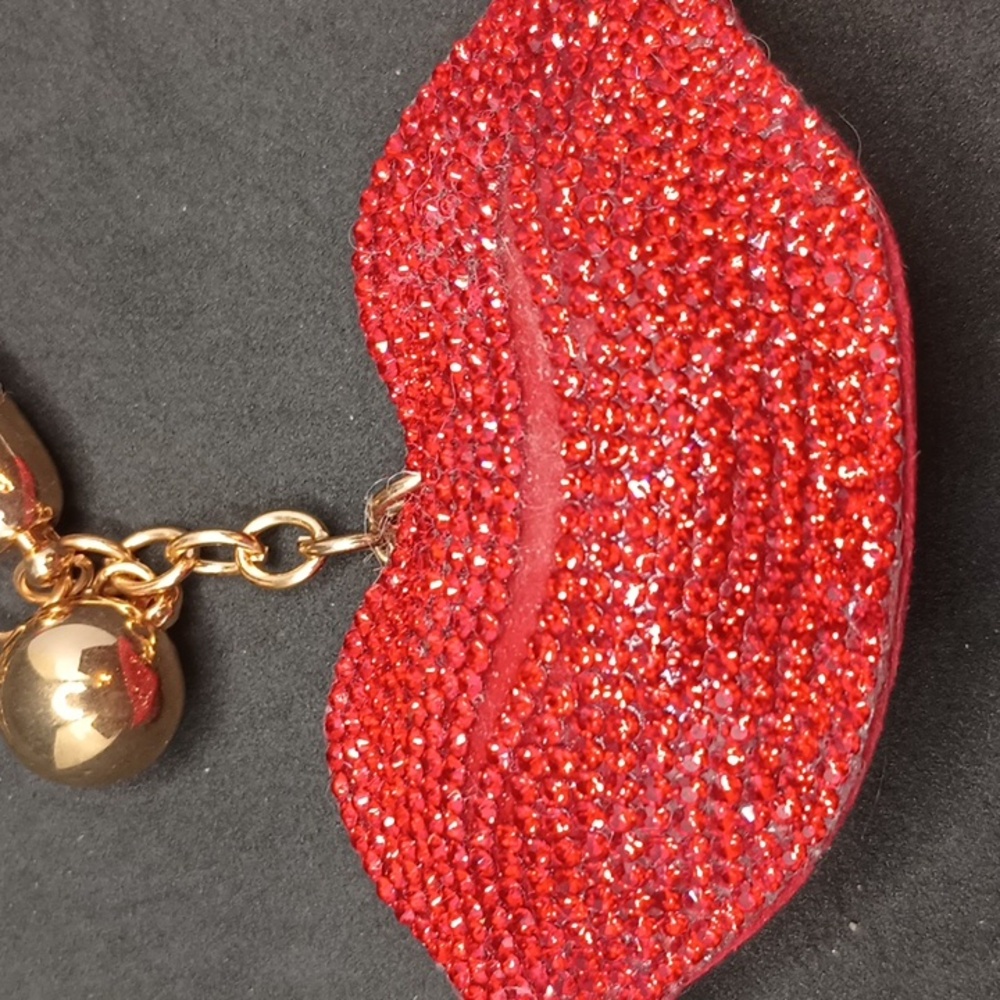 Red Lip Keychain with Gold Accents - Picture 2 of 4